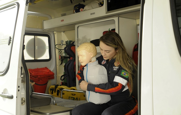 Entenda o novo protocolo sobre as novas orientações para manobras de desengasgo de adultos e crianças